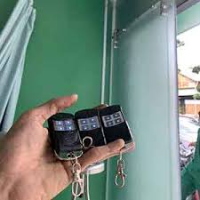 Làm khóa cửa cuốn