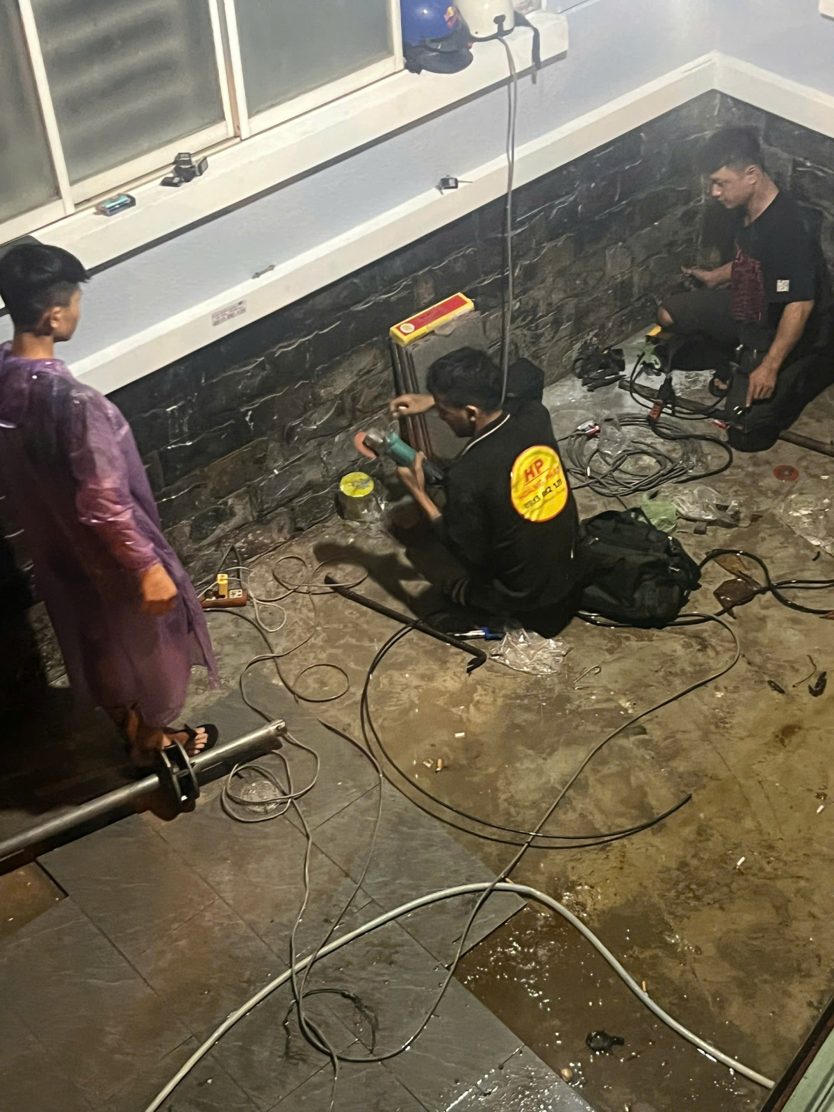 Sửa Cửa Cuốn Quận 7 Bị Kẹt – Xử Lý Nhanh Tận Nơi