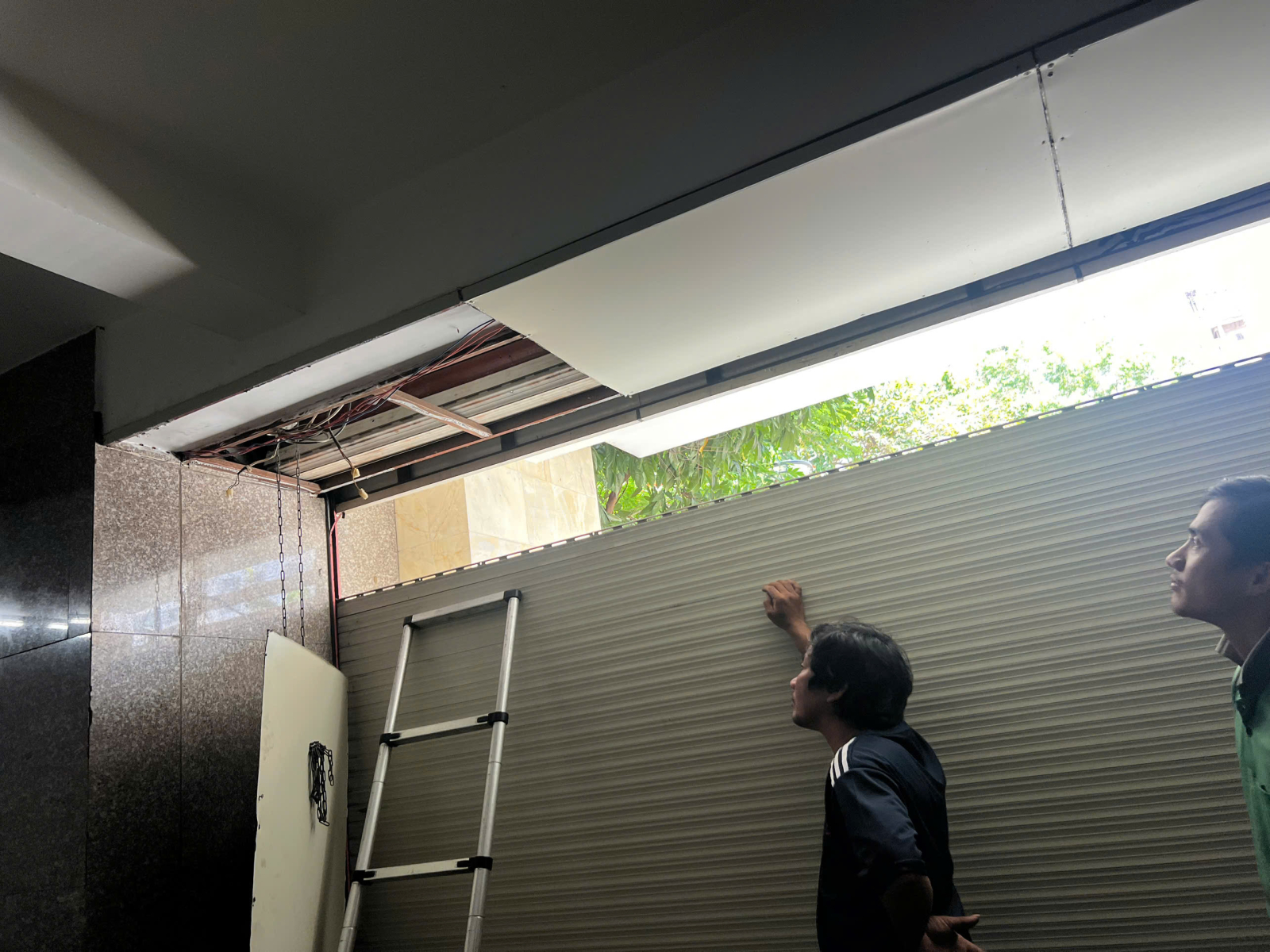 Cứu Hộ Cửa Cuốn Khẩn Cấp 24/24