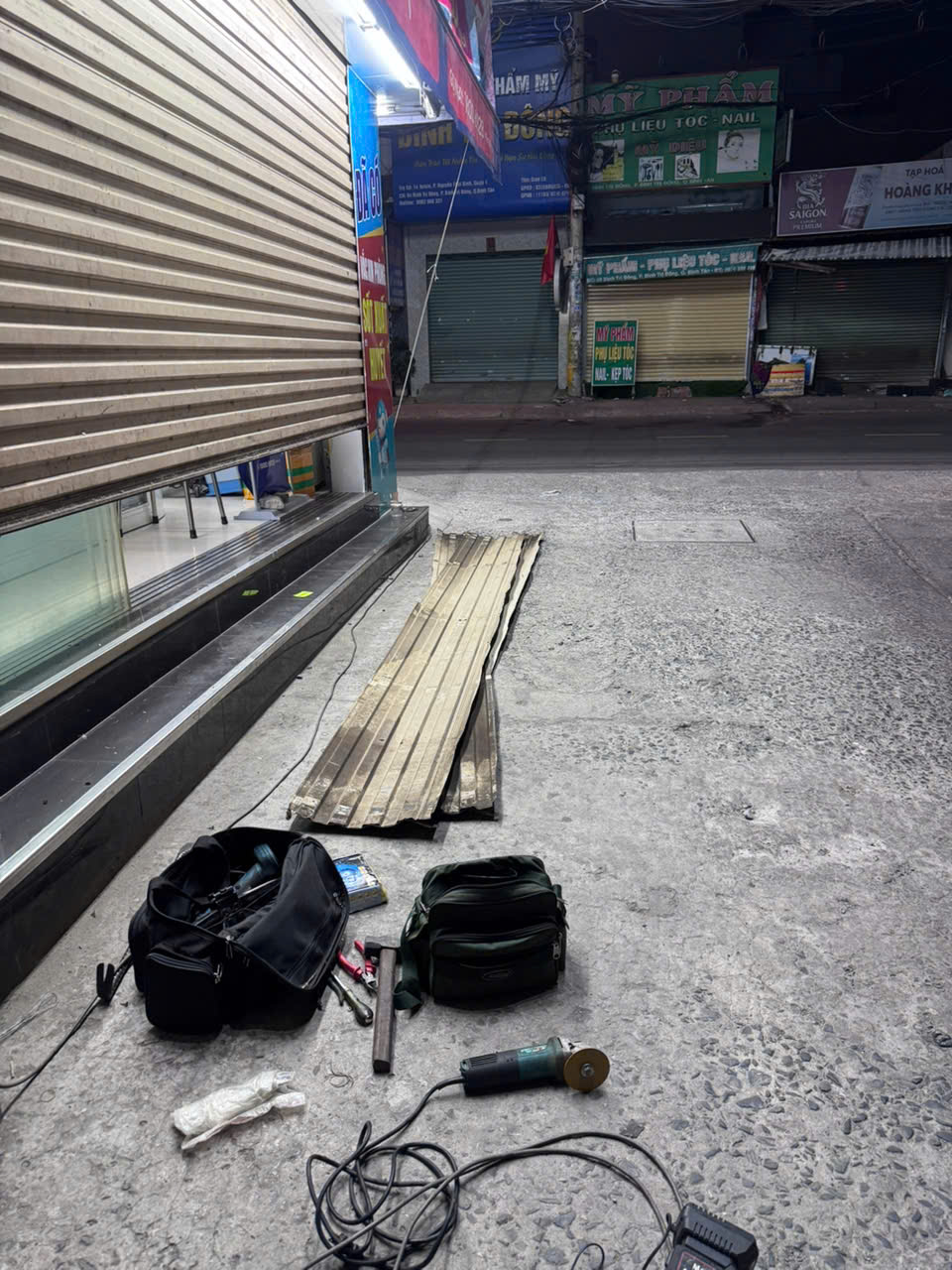 Thay Motor Cửa Cuốn Giá Rẻ Phú Thuận Nhanh Uy Tín 24/24