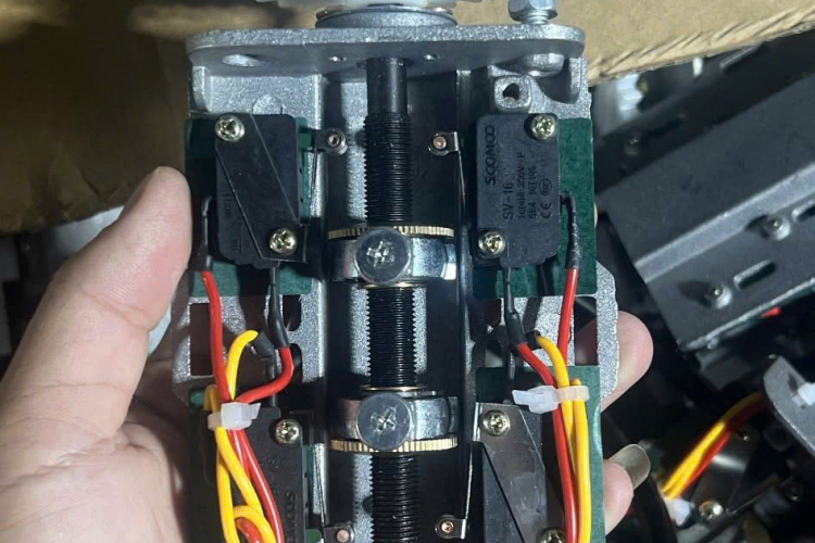 THAY - CHỈNH HÀNH TRÌNH CỬA CUỐN