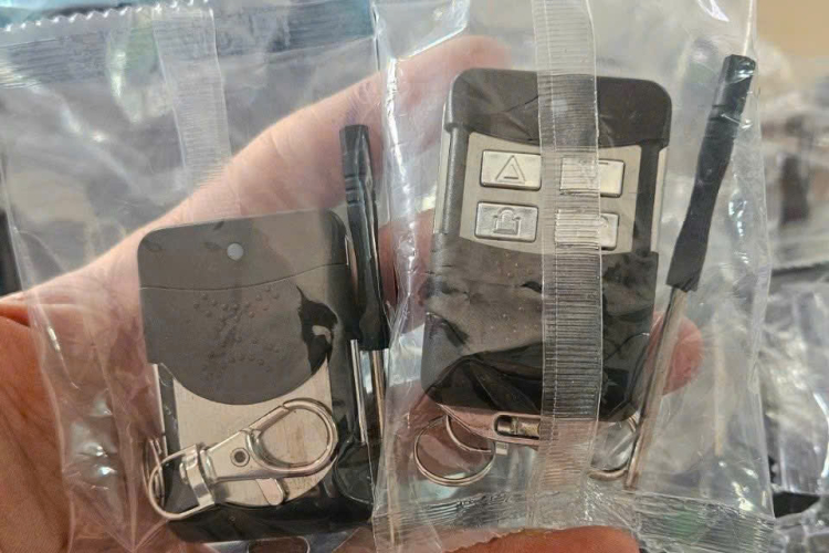 LÀM KHÓA CỬA CUỐN - REMOTE CỬA CUỐN